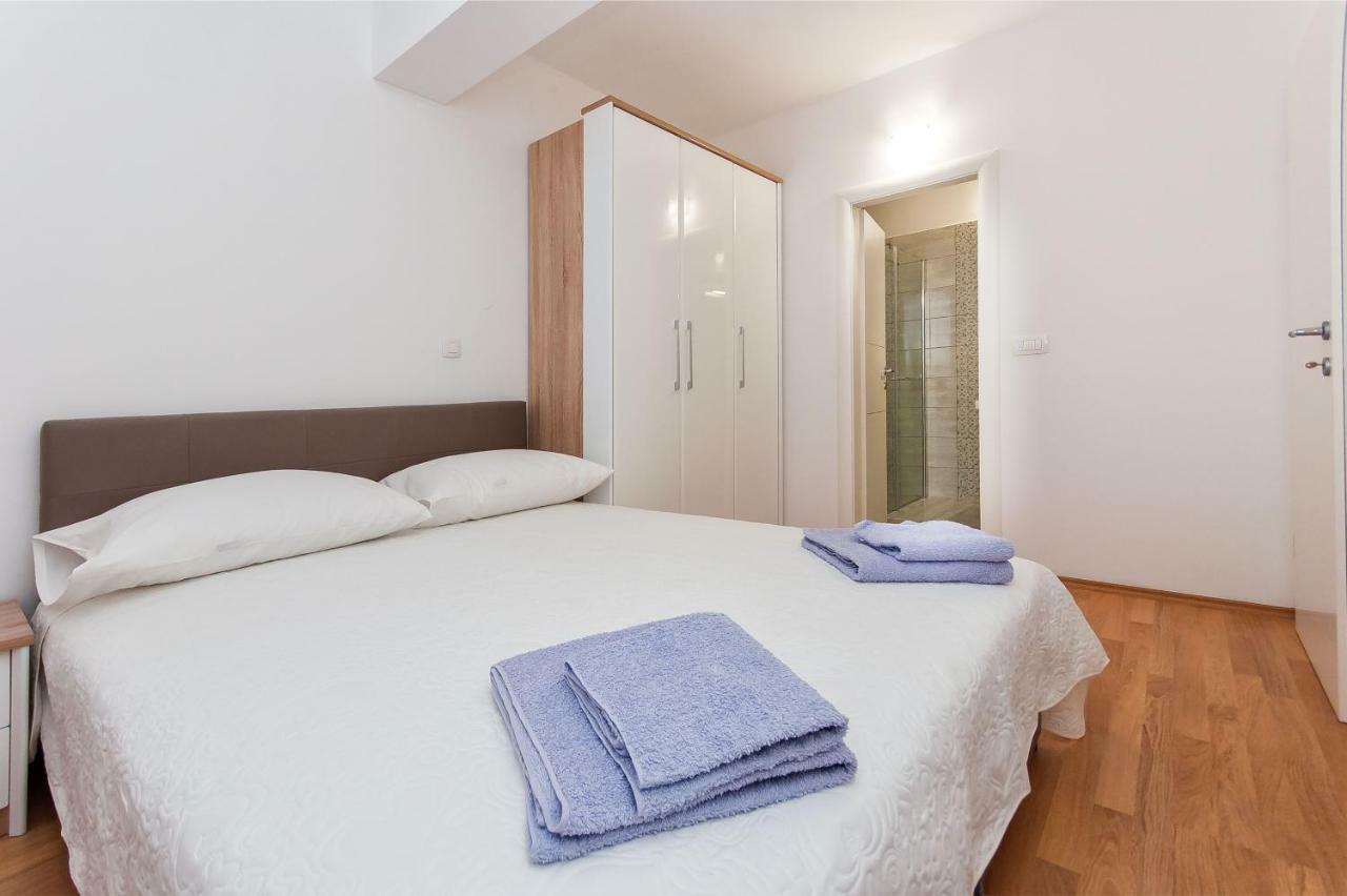 Apartman Mira- Omis Exterior photo